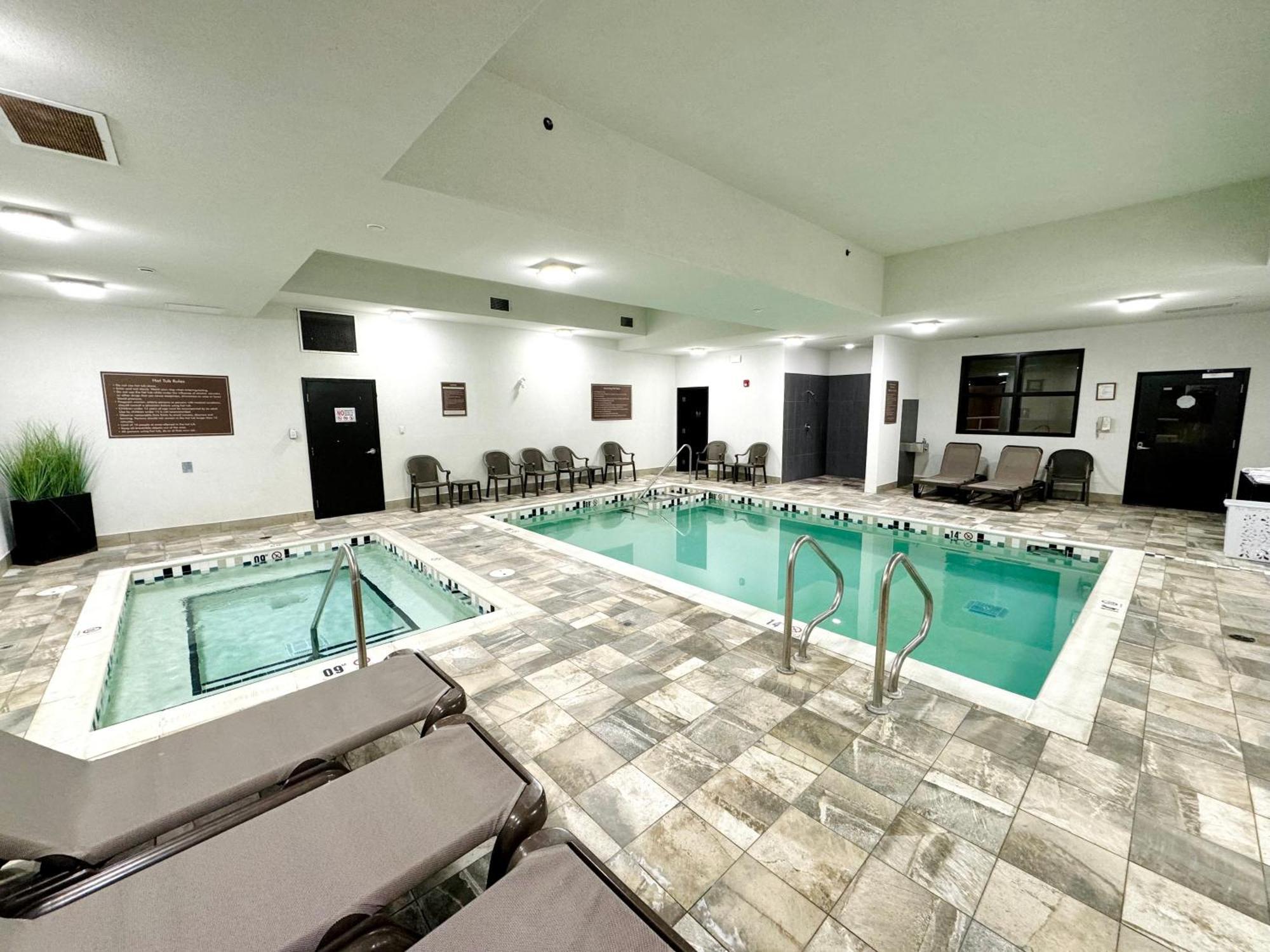 Fort Saskatchewan Southfort Inn מראה חיצוני תמונה